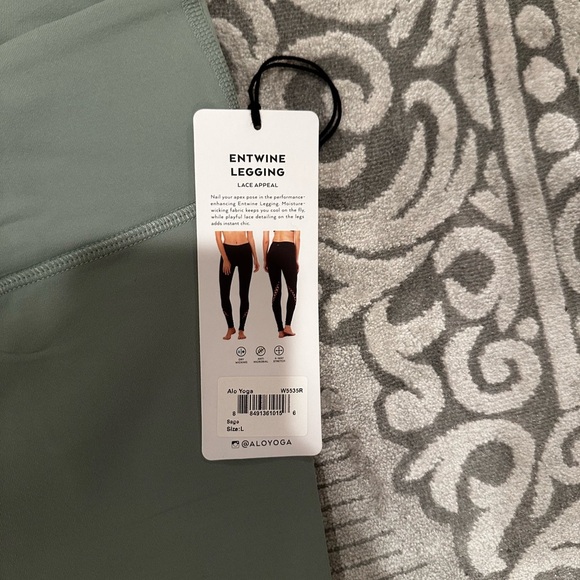 ALO Yoga Sage Green Leggings - Picture 2 of 3